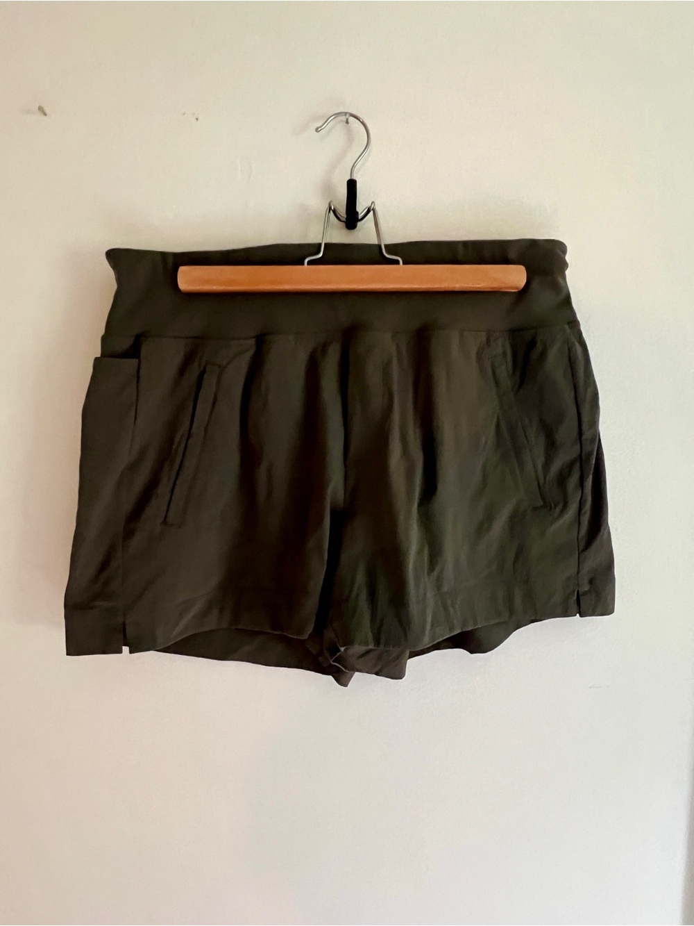Athleta Trekkie North Shorts in Olive